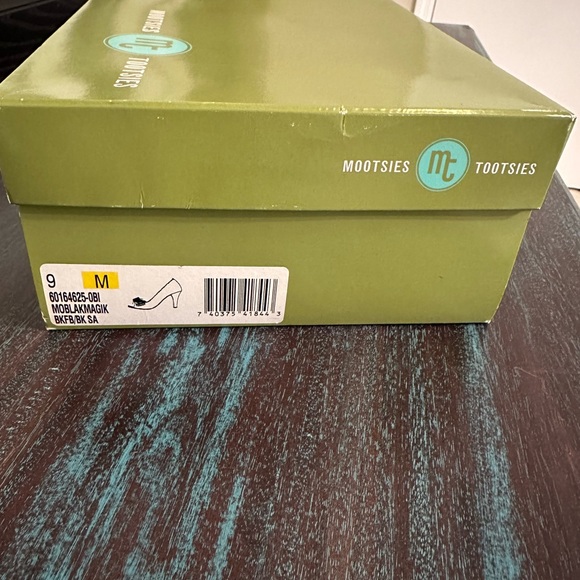 NIB. Black glitter peep toe pumps with Satin bow. Great for formals or prom - Picture 7 of 8